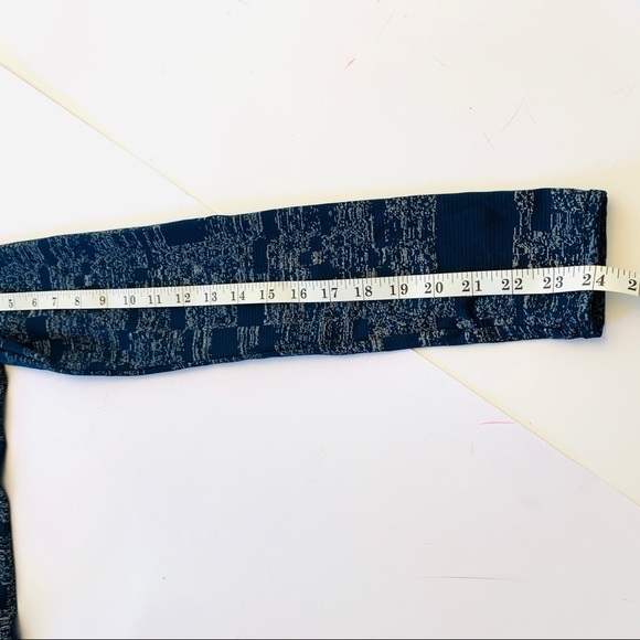 Under Armour Blue Patterned Long Sleeve 1/4 Zip Top - Picture 5 of 6